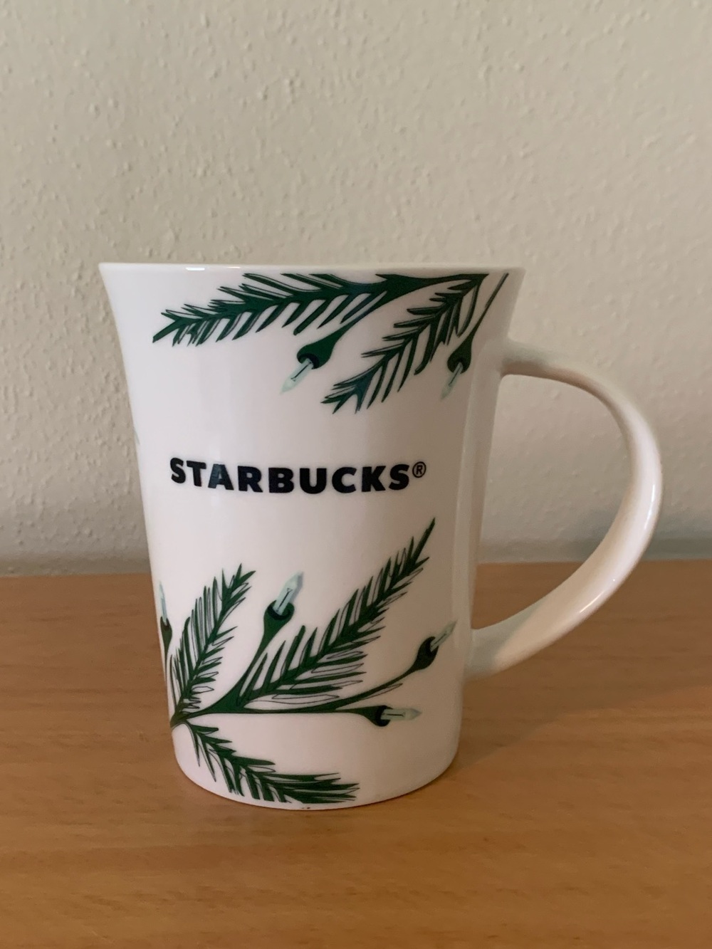 Starbucks Mug 2020 Christmas Tree Lights 10oz Lightbulbs Blue Green Fluted